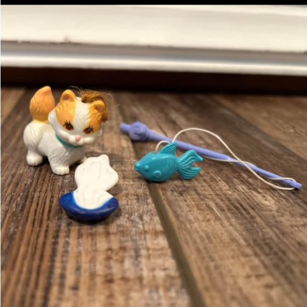 Vintage Littlest Pet Shop Kitty
Goes Camping